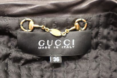 GUCCI. Blouson cintré en cuir noir avec ceinture....