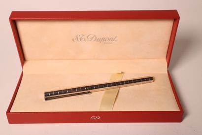 DUPOND. Stylo plume avec son écrin d'origine....