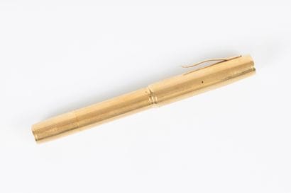 WATERMANN. Stylo plume en or jaune. 22,13...