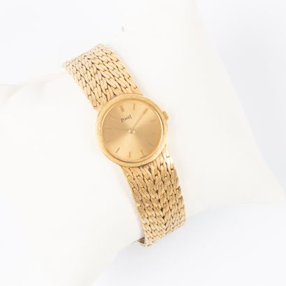PIAGET. Montre de dame en or jaune, bracelet...
