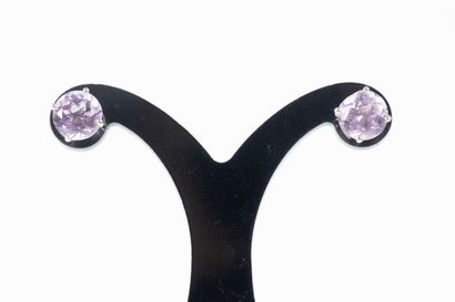 Paire de boutons d'oreilles en or blanc 750°/.(18K)...