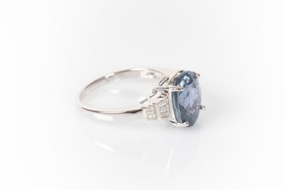 White gold ring set with a natural oval sapphire...