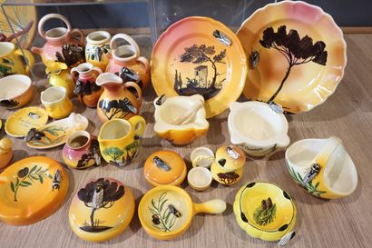 Collection of polychrome earthenware decorated...
