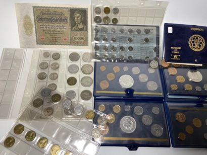 Lot comprising: Set of Paris coins, banknotes,...