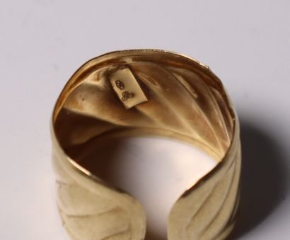 Gold ring and bracelet. 22.88 g