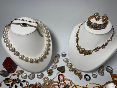 Set of costume jewelry, including: Necklaces,...
