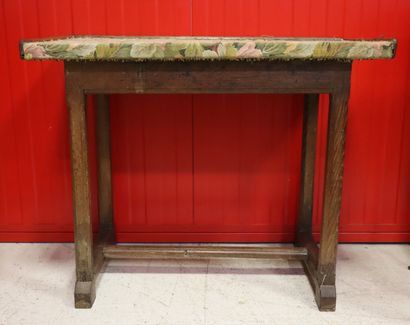 Petite table en chêne. XVIIe. Haut. 55,5...