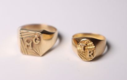 2 signet rings in yellow gold. 6.79 g