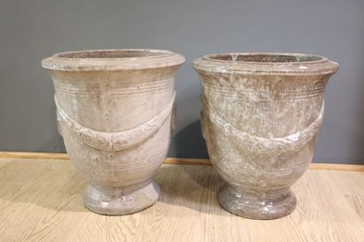 BOISSET à ANDUZE. Paire de cache-pots en...