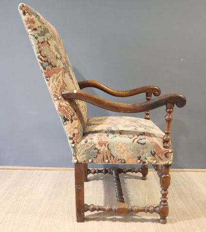 Armchair in natural wood. Louis XIV period...