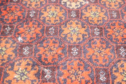 Wool rug with red background 155 x 89 cm