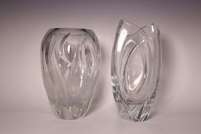 BACCARAT. 2 crystal vases (trace of limestone...