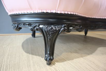 PAUL ART. Banquette en bois noirci et garniture...