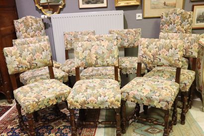 Série de 10 petites chaises et 2 grandes...