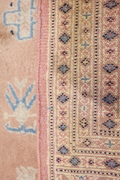 Wool carpet with pink background 290 x 188...