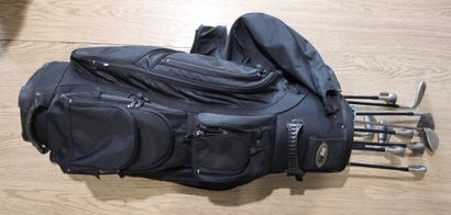 Sac de golf de marque Bag boy et 11 club...