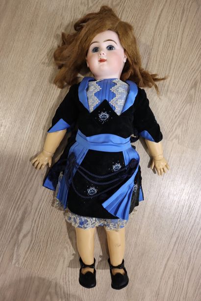 NOT PRESENTED - Large JUMEAU doll, porcelain...