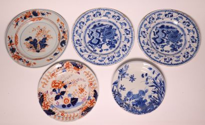 CHINA. Set of 5 porcelain plates. (acc.)...