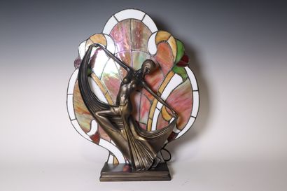 Lampe en métal et verre américain genre TIFFANY,...