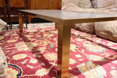 Table basse rectangulaire en métal doré et...