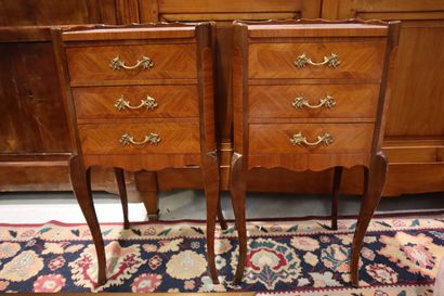Pair of bedside tables in veneered wood and...