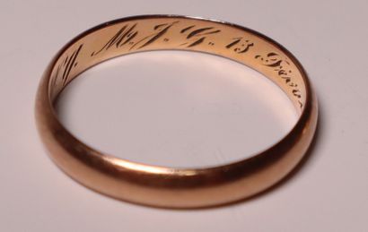 2 wedding rings and medal. Gold 8.77 g