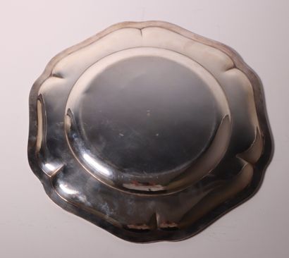 Silver dish, Minerve hallmark. Diam. 30 cm....