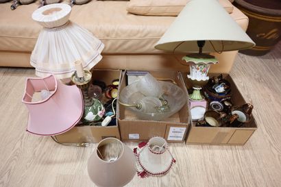 Set of 3 boxes, including: Porcelain lamps,...