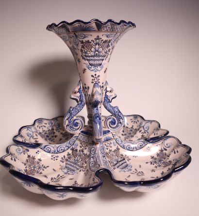 Centerpiece (height 26 cm) and covered vase...