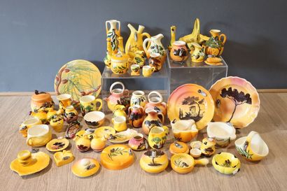 Collection of polychrome earthenware decorated...