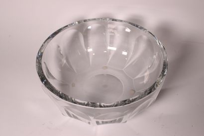 BACCARAT. Crystal bowl. Height 10 cm, diameter...