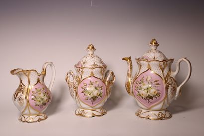 Ensemble de 3 pièces en porcelaine de Paris...