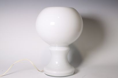 White opaline lamp. Height: 30 cm