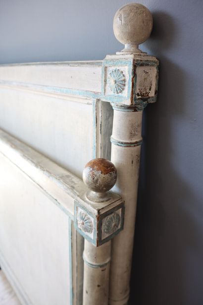 Single bed in white and blue lacquered natural...