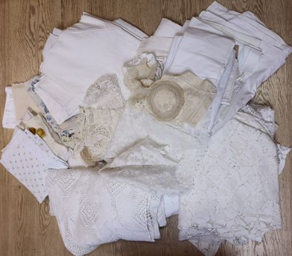 Set of household linen and lace, including...