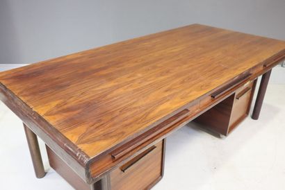 DYRLUND made in Denmark . Bureau en palissandre...