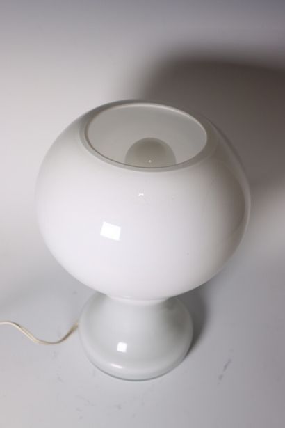 White opaline lamp. Height: 30 cm