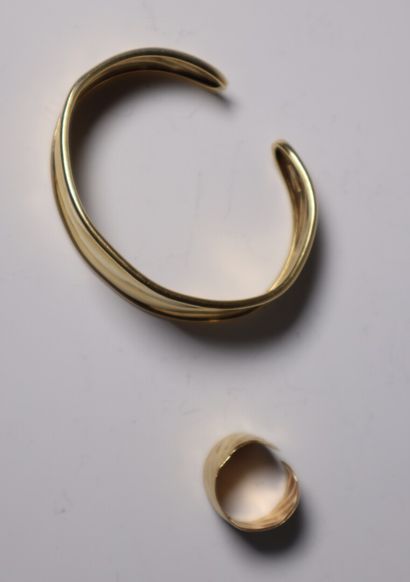 Gold ring and bracelet. 22.88 g