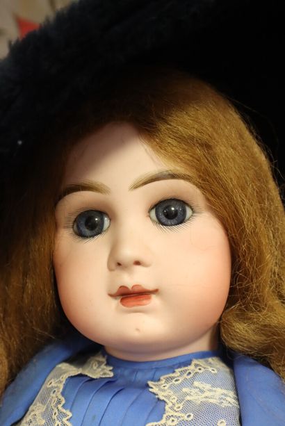 NOT PRESENTED - Large JUMEAU doll, porcelain...