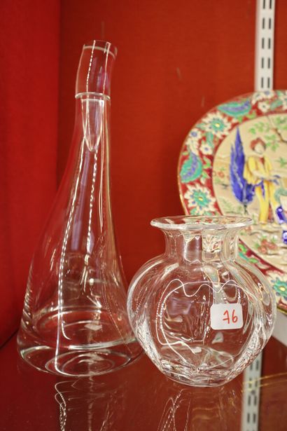 SAINT LOUIS crystal vase and carafe.