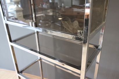 Etagère en métal chromé, partie haute ouvrant...