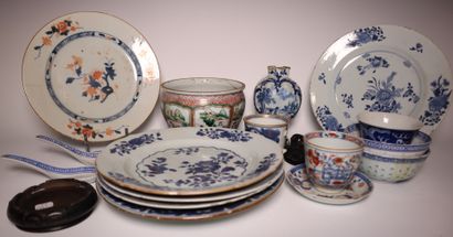 CHINA. 18th, 19th and 20th century porcelain...