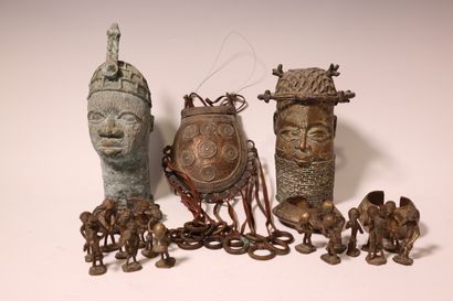 Set of travel souvenirs, some in bronze.