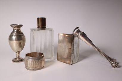 Silver lot: napkin rings, small vase, damaged...