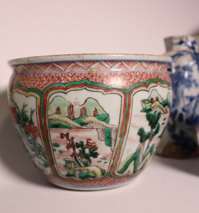 CHINA. 18th, 19th and 20th century porcelain...
