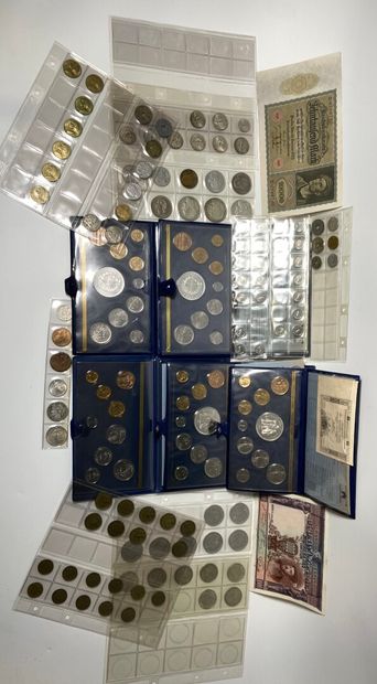 Lot comprising: Set of Paris coins, banknotes,...