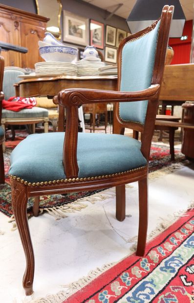 Guéridon violoné et paire de fauteuils de...