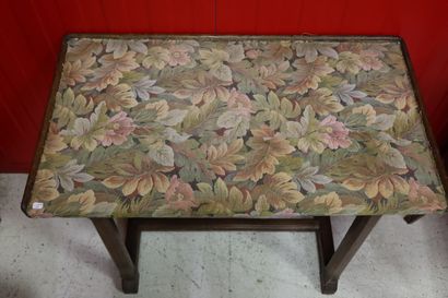 Petite table en chêne. XVIIe. Haut. 55,5...