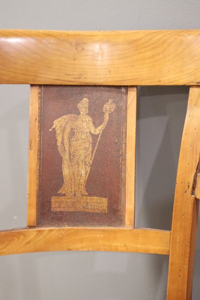 Paire de fauteuils en bois fruitier, assises...