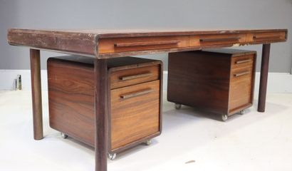 DYRLUND made in Denmark . Bureau en palissandre...